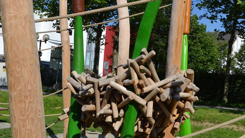 Spielplatz-Laupheim-Schlosspark-Nest