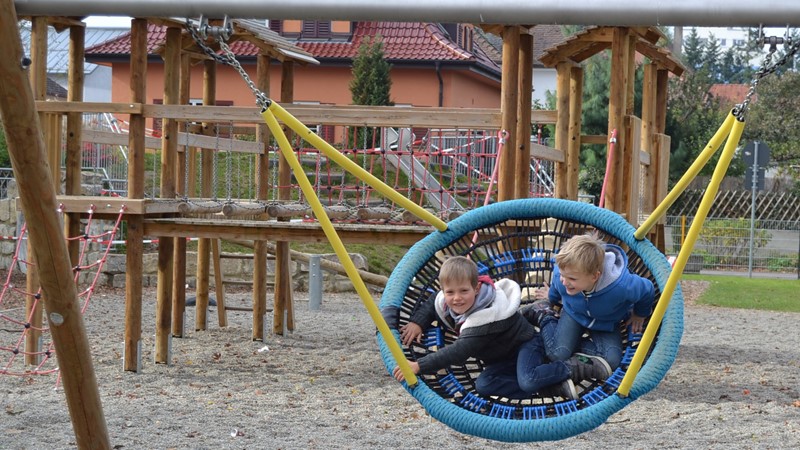 Spielplatz-Illertissen-Schaukel