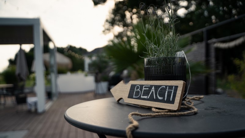 2_Wolbau_pool_2_beach.jpg